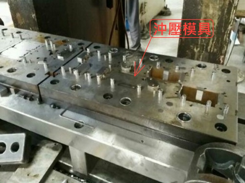 熱管模組加工成型 設備圖片